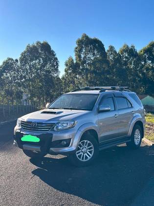 TOYOTA HILUX SW4 3.0 SRV 4X4 7 LUGARES 16V TURBO INTERCOOLER DIESEL 4P AUTOMÁTICO TOYOTA HILUX SW4 3.0 SRV 4X4 7 LUGARES 16V TURBO INTERCOOLER DIESEL 4P AUTOMÁTICO